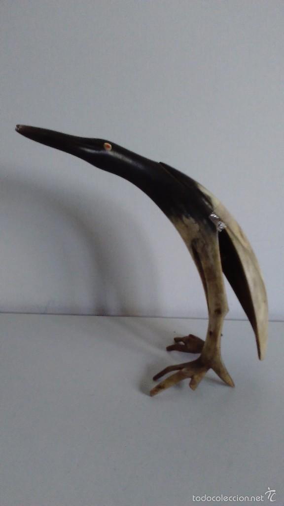 Oggetti Antichi: Asta de toro tallada en forma de p&aacute;jaro