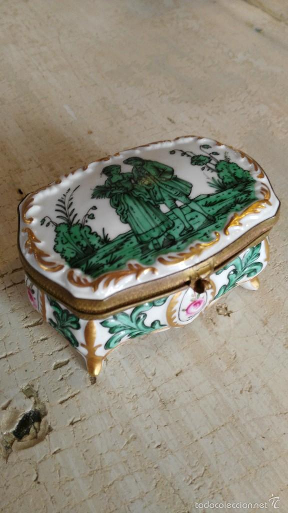 Antig&uuml;edades: CAJA DE PORCELANA - Foto 1