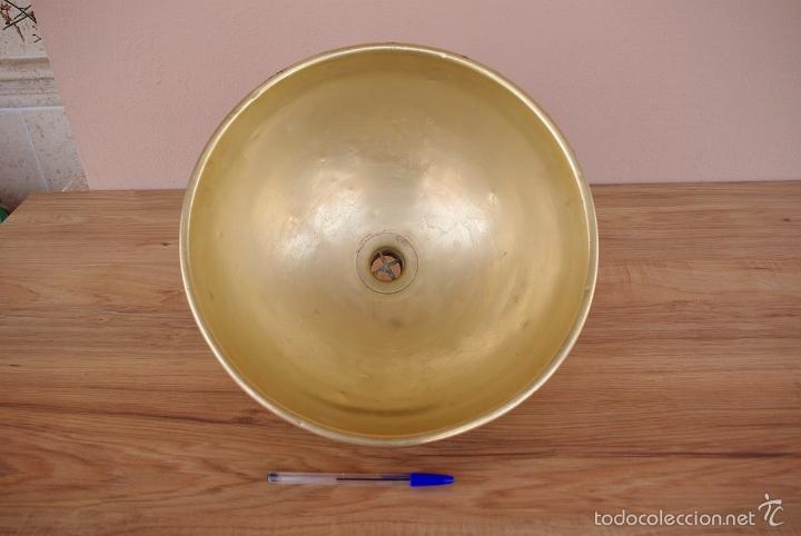 Antig&uuml;edades: Lavabo, pila wc o cocina. De metal ba&ntilde;ado en dorado por ambas caras. &iexcl;Precioso!