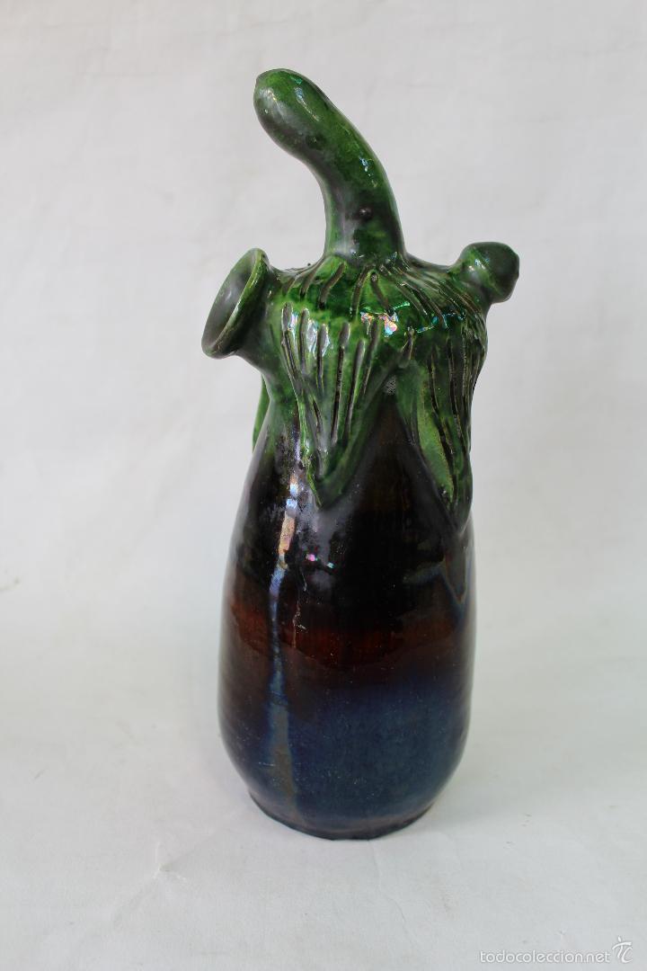 Antig&uuml;edades: botijo en ceramica con forma de berenjena - Foto 1