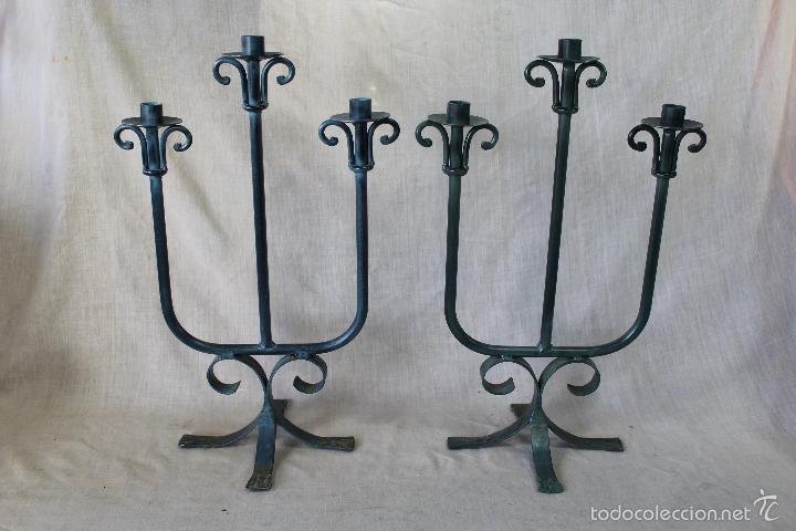 Antig&uuml;edades: pareja de candelabros en metal - Foto 1