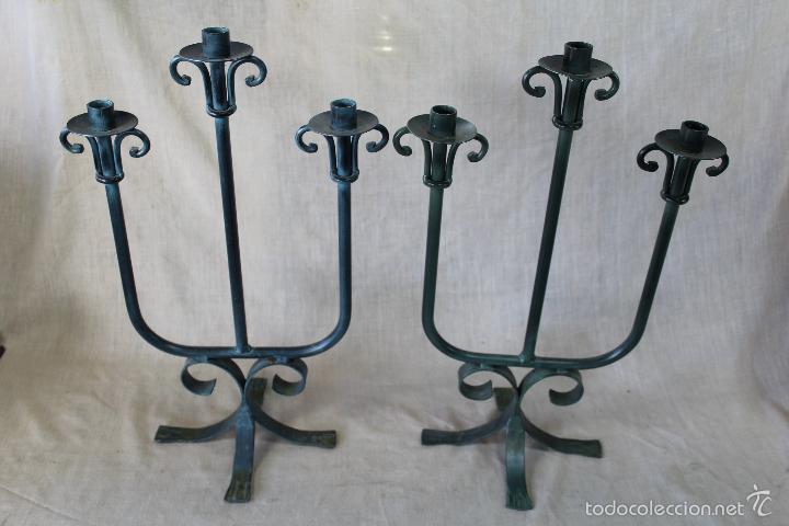 Antig&uuml;edades: pareja de candelabros en metal - Foto 2