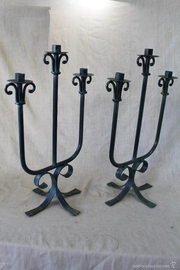 Antig&uuml;edades: pareja de candelabros en metal - Foto 4