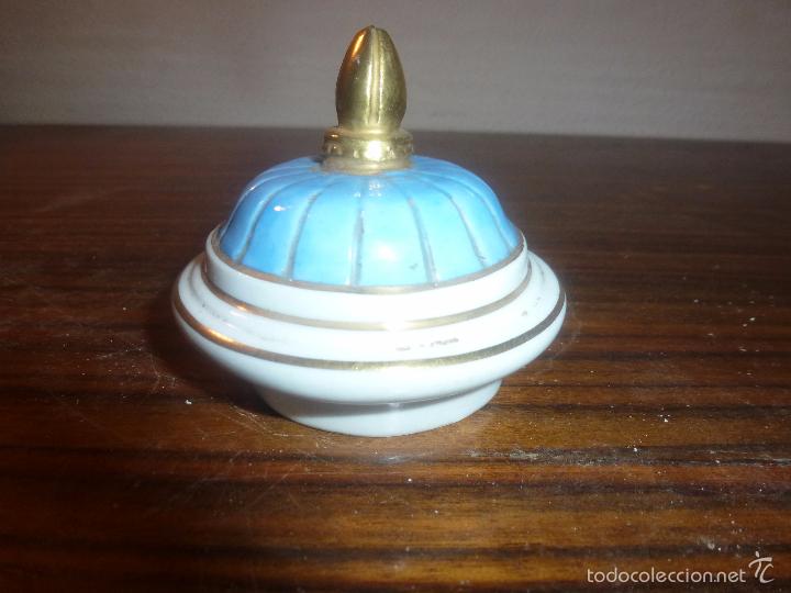 Antig&uuml;edades: tapa de porcelana para bote - Foto 1