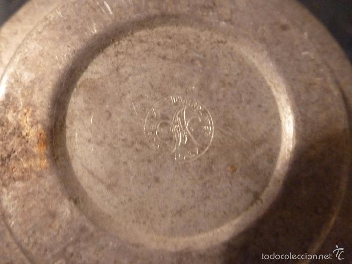 Antig&uuml;edades: caja de metal redonda - Foto 3