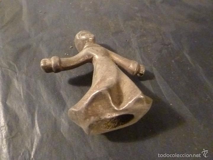 Antig&uuml;edades: ni&ntilde;a de metal decoracion - Foto 3