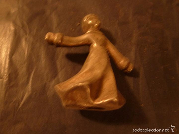 Antig&uuml;edades: ni&ntilde;a de metal decoracion - Foto 4