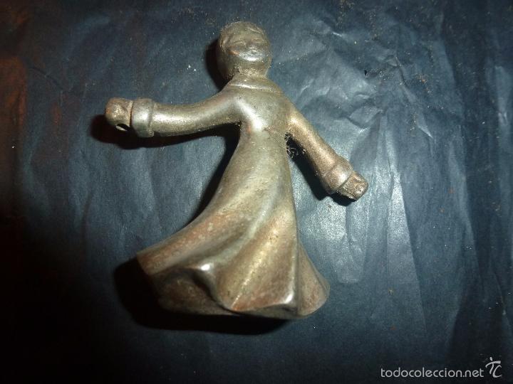 Antig&uuml;edades: ni&ntilde;a de metal decoracion - Foto 5