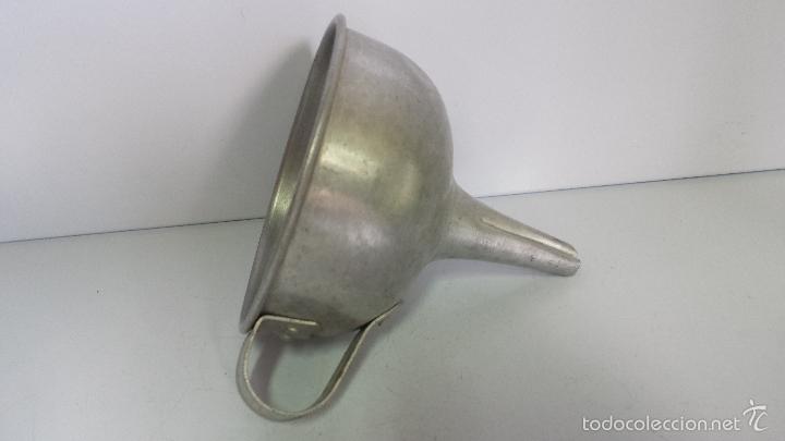 Antiguidades: ANTIGUO EMBUDO DE ALUMINIO 11CM.