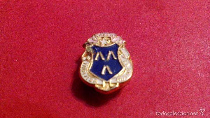 Antig&uuml;edades: INSIGNIA DE OJAL LA SALLE - Foto 1