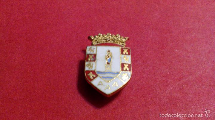 Antig&uuml;edades: INSIGNIA DE OJAL LA SALLE - Foto 1