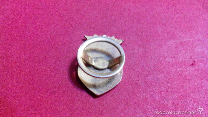 Antig&uuml;edades: INSIGNIA DE OJAL LA SALLE - Foto 2