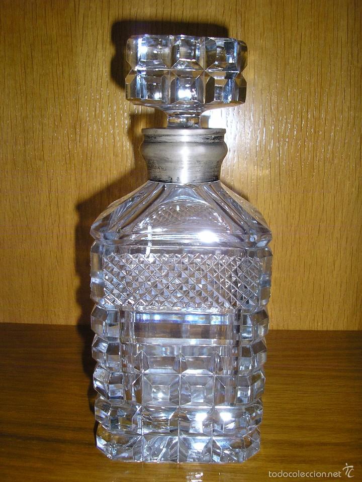 Antig&uuml;edades: LICORERA TALLADA CON CUELLO DE PLATA - Foto 1