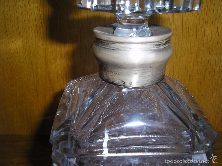 Antig&uuml;edades: LICORERA TALLADA CON CUELLO DE PLATA - Foto 2