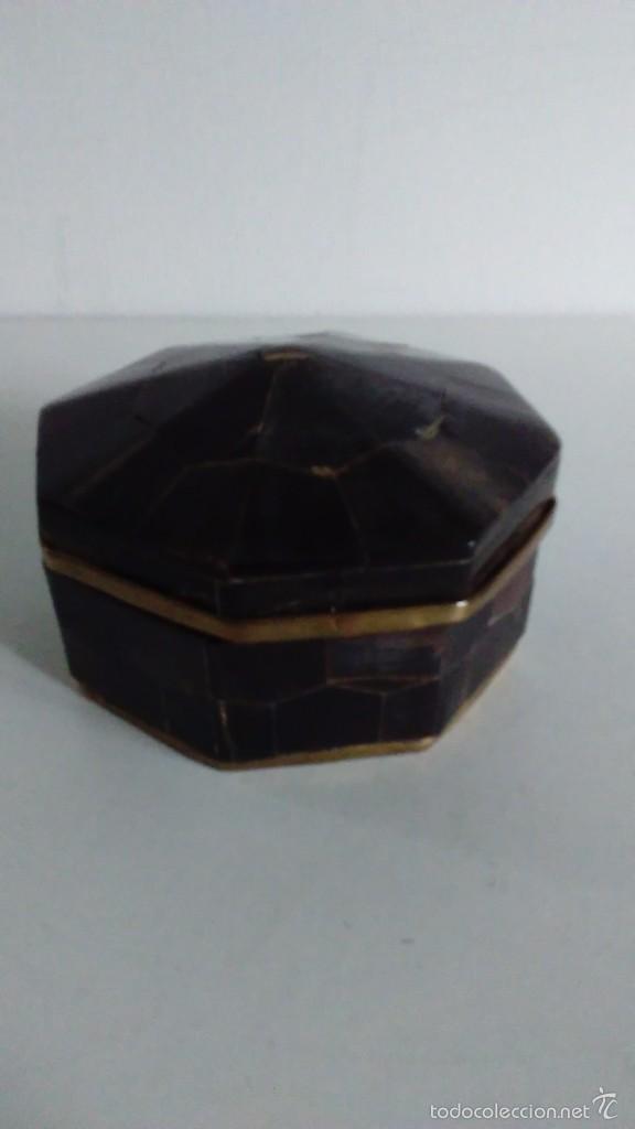 Antig&uuml;edades: Caja octogonal de carey - Foto 1