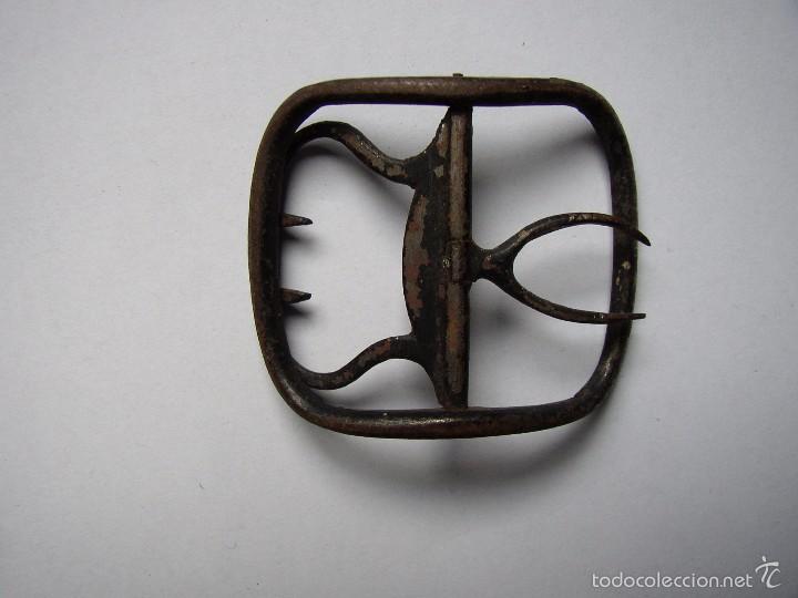 Antig&uuml;edades: DOS ANTIGUAS HEBILLAS DE HIERRO - Foto 3