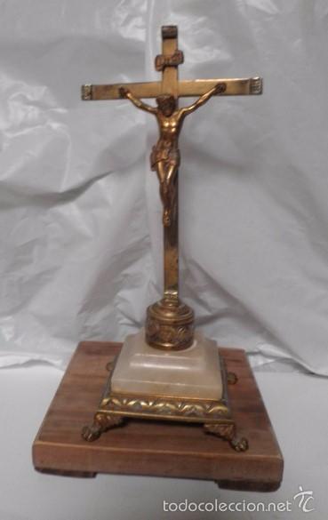 Antig&uuml;edades: Crucifijo bronce y base de m&aacute;rmol - Foto 1