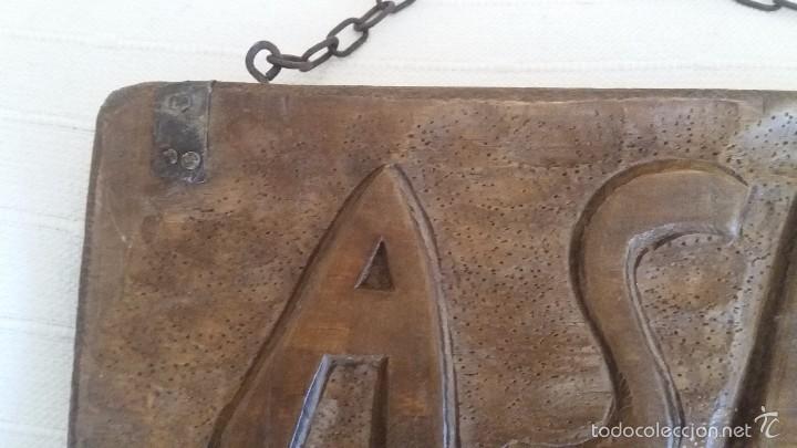 Antig&uuml;edades: LETRERO DE MADERA RUSTICO TALLADO A MANO - Foto 2