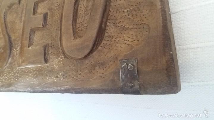 Antig&uuml;edades: LETRERO DE MADERA RUSTICO TALLADO A MANO - Foto 3