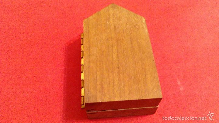 Antig&uuml;edades: PEQUE&Ntilde;A CAPILLA DE MADERA - Foto 2