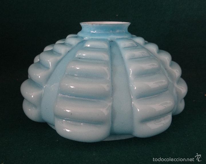 Antig&uuml;edades: ANTIGUA TULIPA OPALINA COLOR AZUL CELESTE. ART DECO.