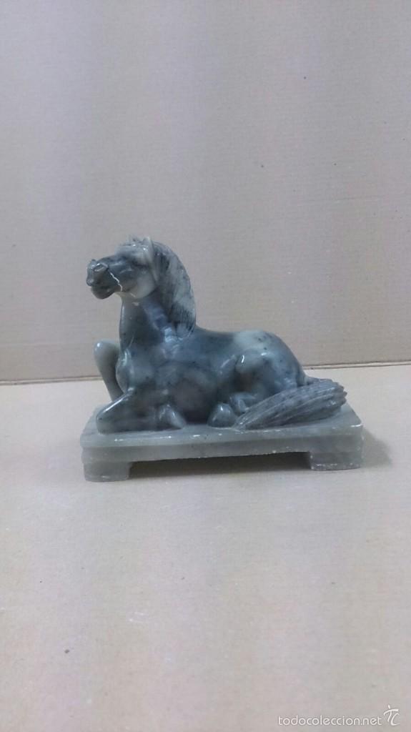Antig&uuml;edades: Figura de caballo en piedra - Foto 3