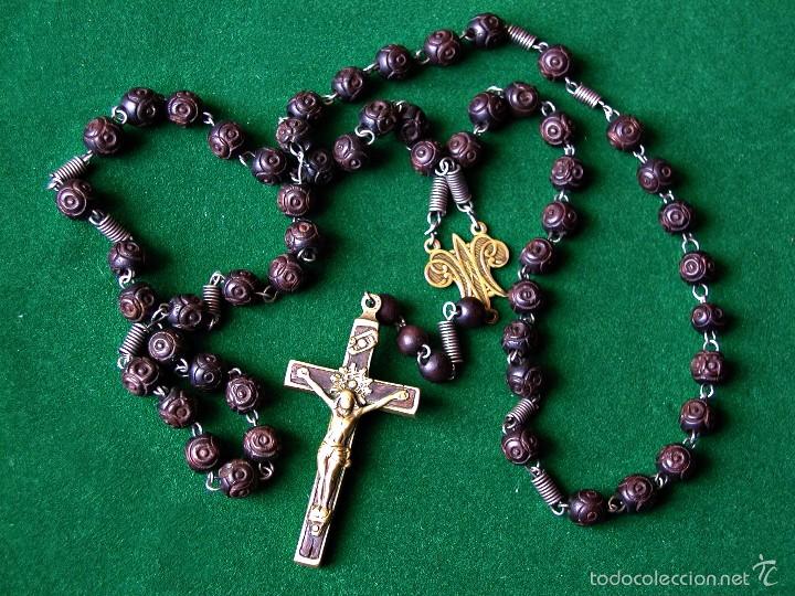 Antiquit&auml;ten: ANTIGUO ROSARIO DE CUENTAS DE MADERA TALLADAS Y CRUZ DE BRONCE. A&Ntilde;OS 30