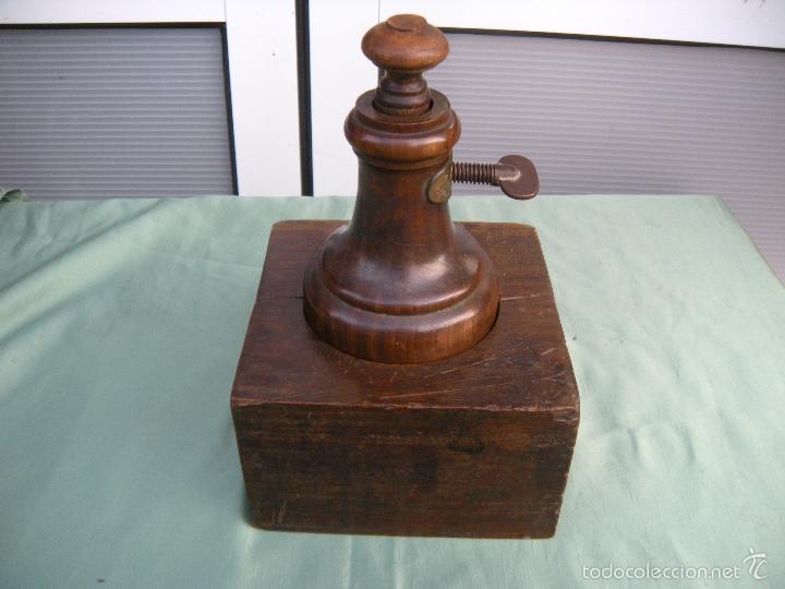 Antiquit&auml;ten: RARA PIEZA DE MADERA MORTERO ?