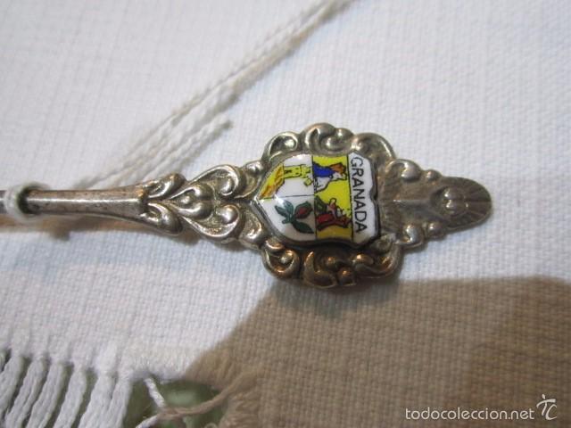 Antig&uuml;edades: Cucharilla de plata con escudo de Granada. 10,5 cms. - Foto 2