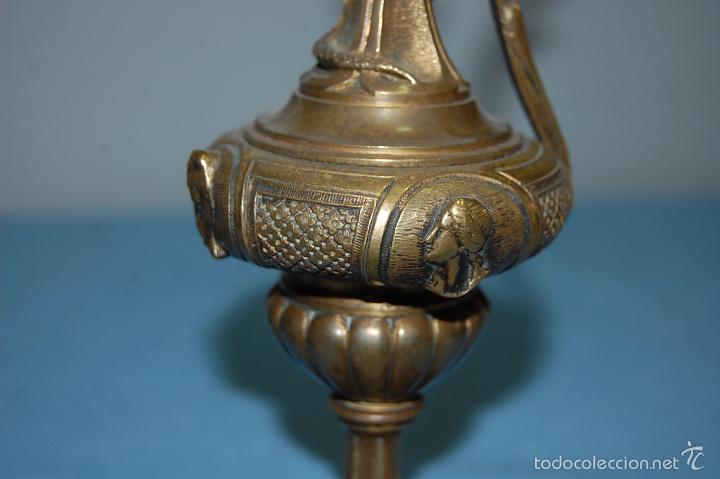 Antig&uuml;edades: PAREJA JARRONES CON RELIEVE  EN BRONCE DE 1900 - Foto 6