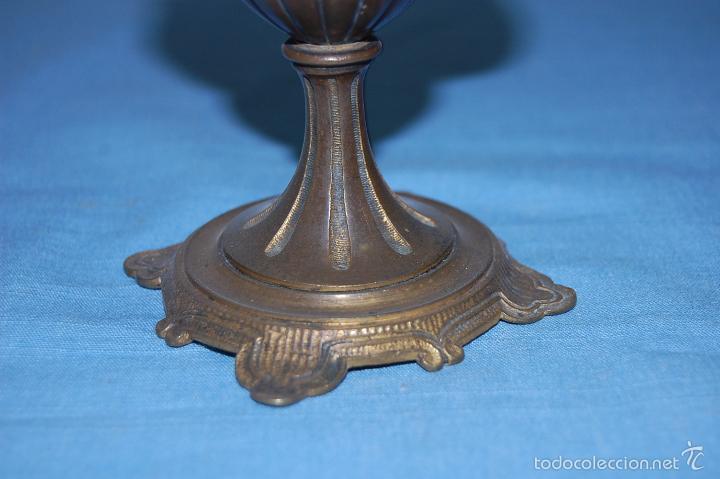 Antig&uuml;edades: PAREJA JARRONES CON RELIEVE  EN BRONCE DE 1900 - Foto 8
