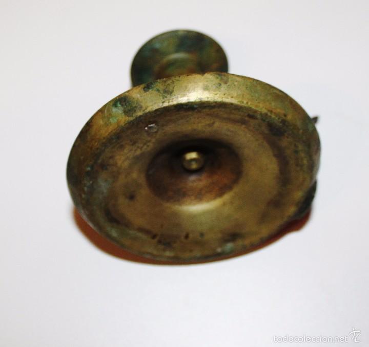 Antig&uuml;edades: Antiguo portavelas de bronce - Foto 2