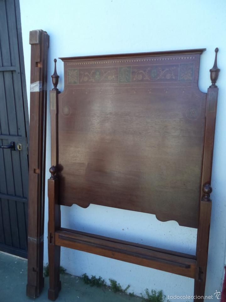Antig&uuml;edades: cama de madera con marqueteria 100cm - Foto 2