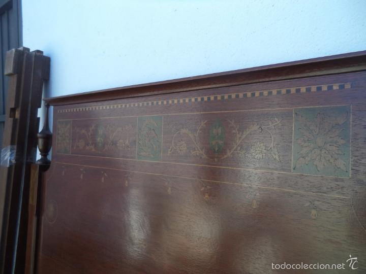 Antig&uuml;edades: cama de madera con marqueteria 100cm - Foto 3