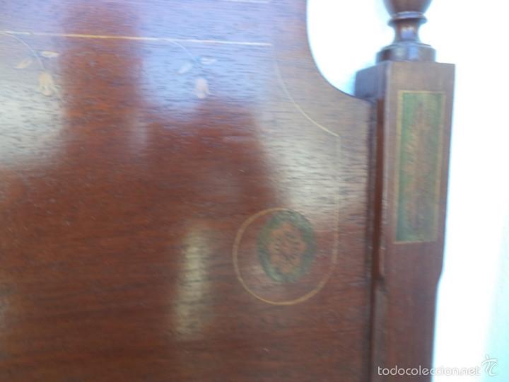 Antig&uuml;edades: cama de madera con marqueteria 100cm - Foto 4