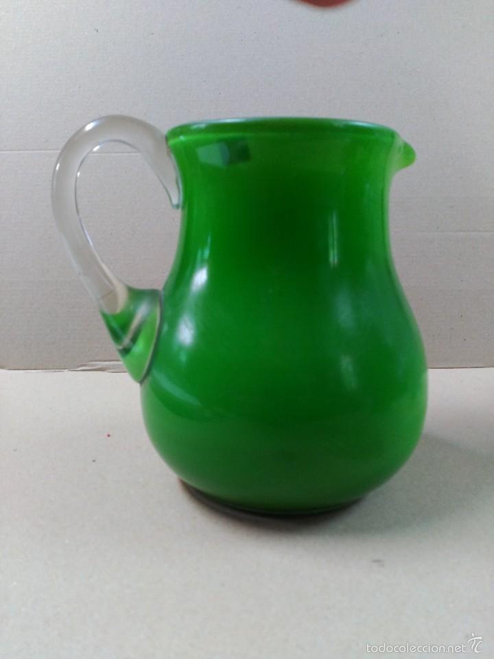 Antig&uuml;edades: Jarra de cristal verde - Foto 1
