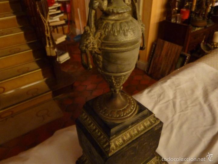 Antig&uuml;edades: ANTIGUO CANDELABRO CON BASE DE MARMOL. - Foto 4