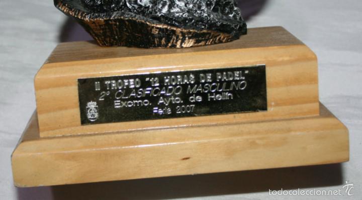Antig&uuml;edades: TROFEO DE PADEL, 2&ordm; CLASIFICADO HELLIN 2007, 30 CM - Foto 3