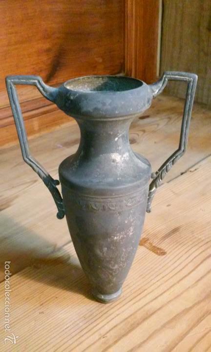 Antig&uuml;edades: Peque&ntilde;a &aacute;nfora de cobre. 15 cms - Foto 1