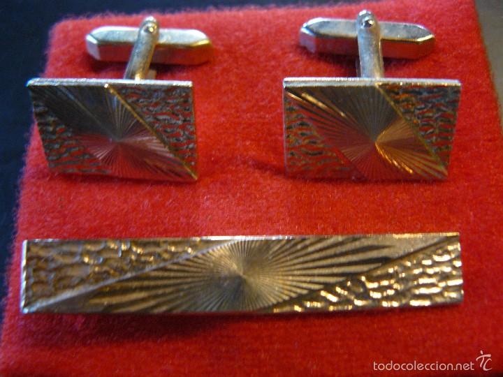 Antig&uuml;edades: 2 PARES DE GEMELOS Y AGUJA PARA CORBATA - Foto 3