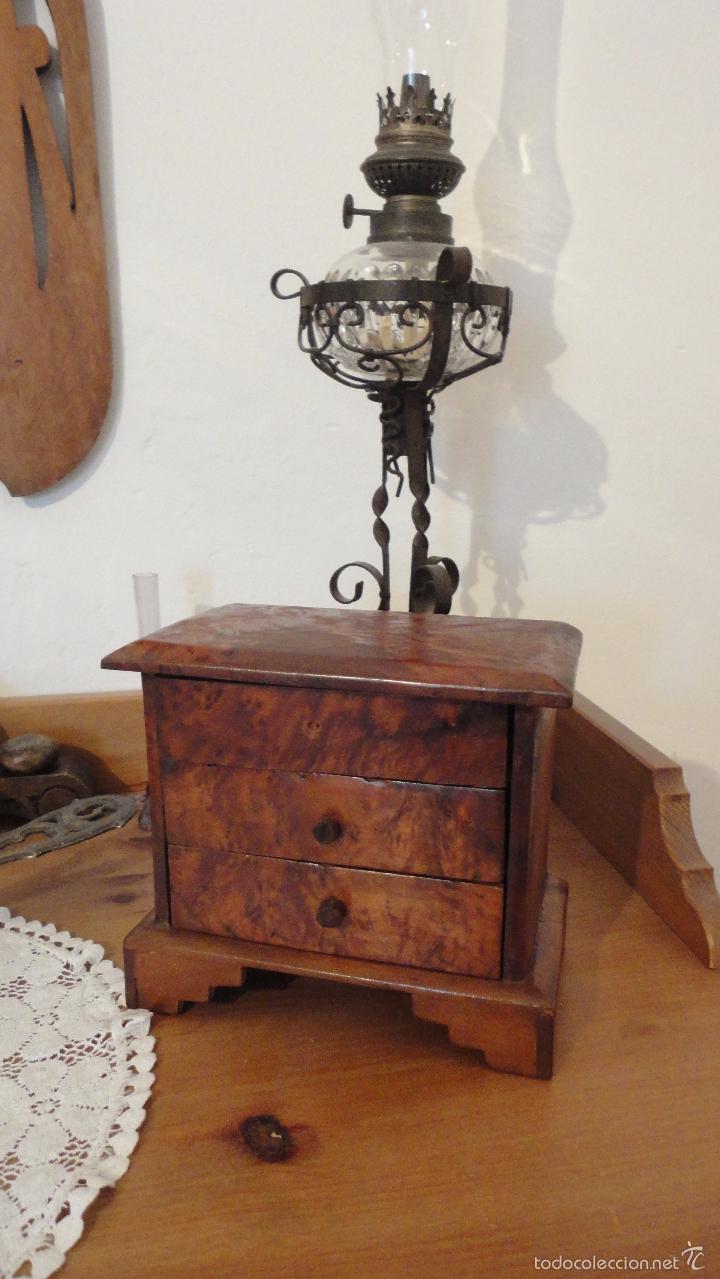 Antig&uuml;edades: ANTIGUO JOYERO EN MADERA.EN FORMA DE COMODA.ARTESANAL.SIGLO XX.