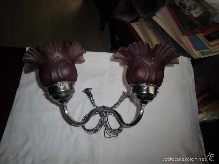 Antigüedades: ANTIGUO APLIQUE DE PARED DE DOS LUCES LEER DESCRIPCION