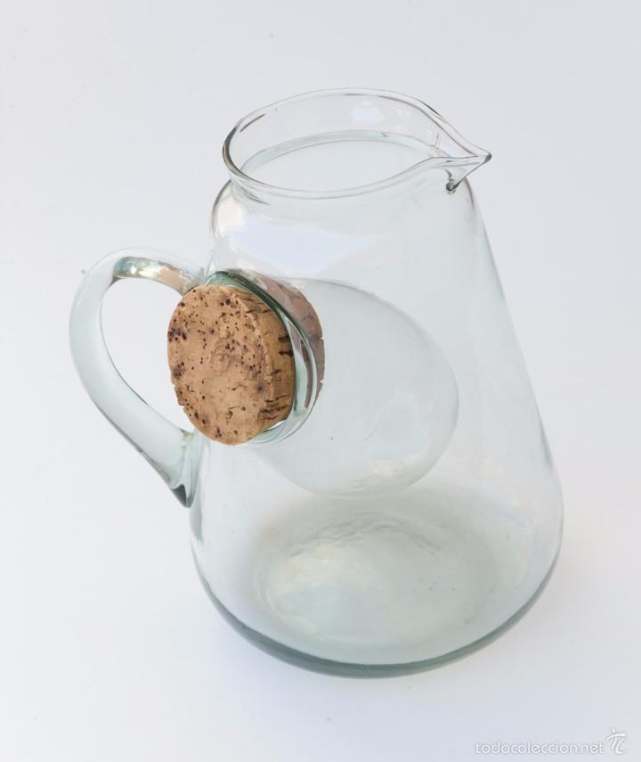 Antig&uuml;edades: Antigua Jarra de cristal soplado con hueco para hielo, perfecta sin uso.