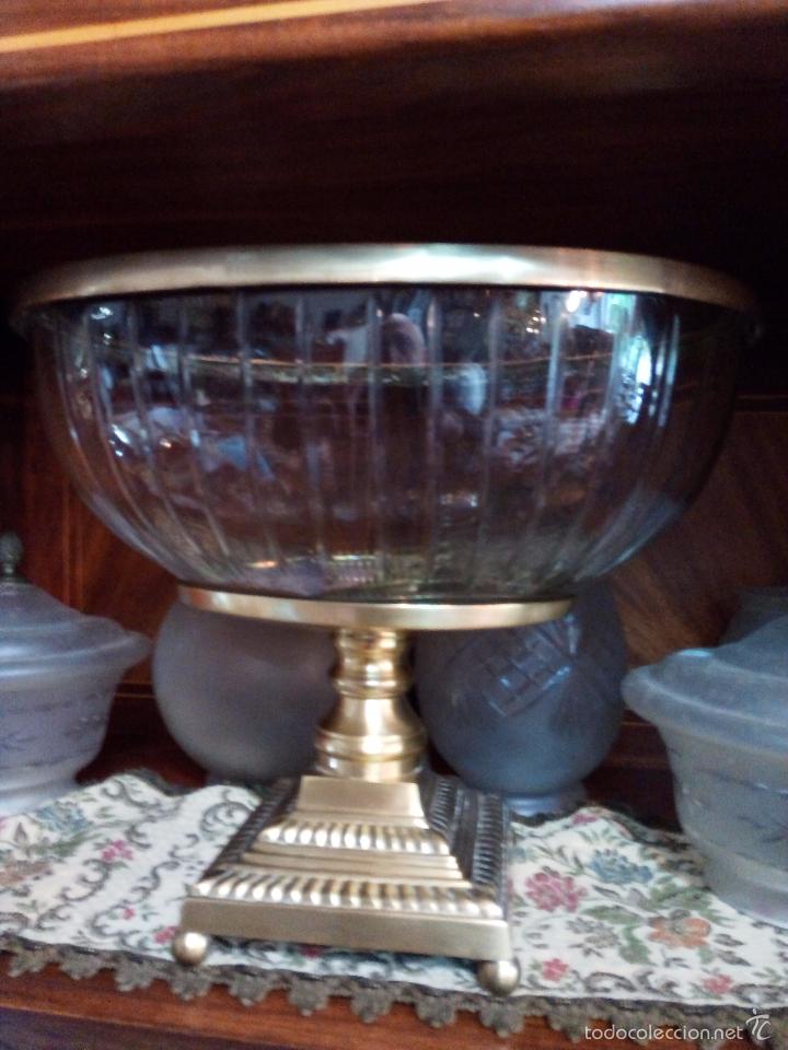 Antig&uuml;edades: ANTIGUO CENTRO EN METAL Y CRISTAL - Foto 1