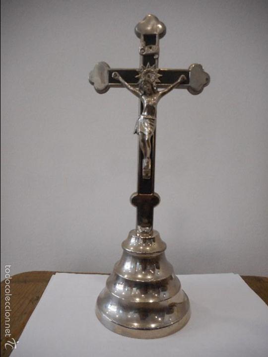Antig&uuml;edades: Crucifijo de metal - Foto 1