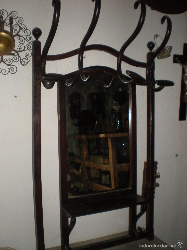 Antig&uuml;edades: ESPEJO CON PERCHERO TONET - Foto 1