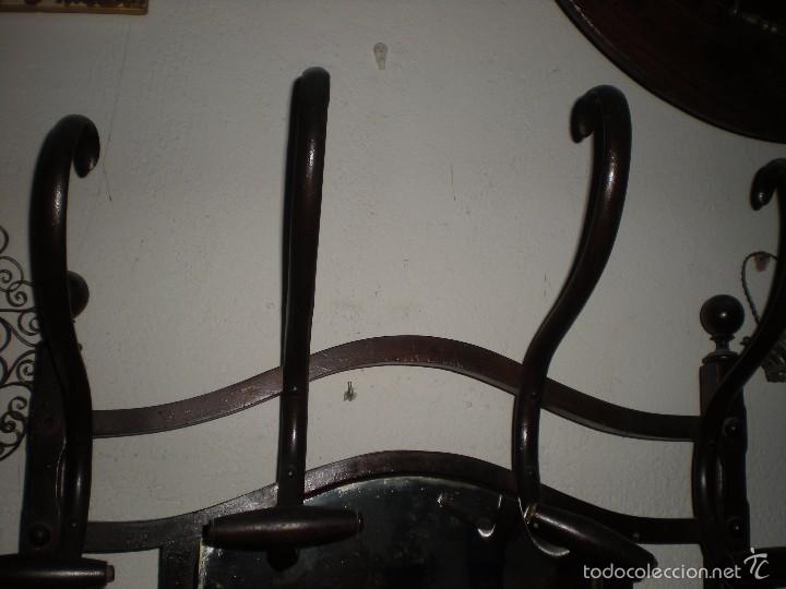 Antig&uuml;edades: ESPEJO CON PERCHERO TONET - Foto 5