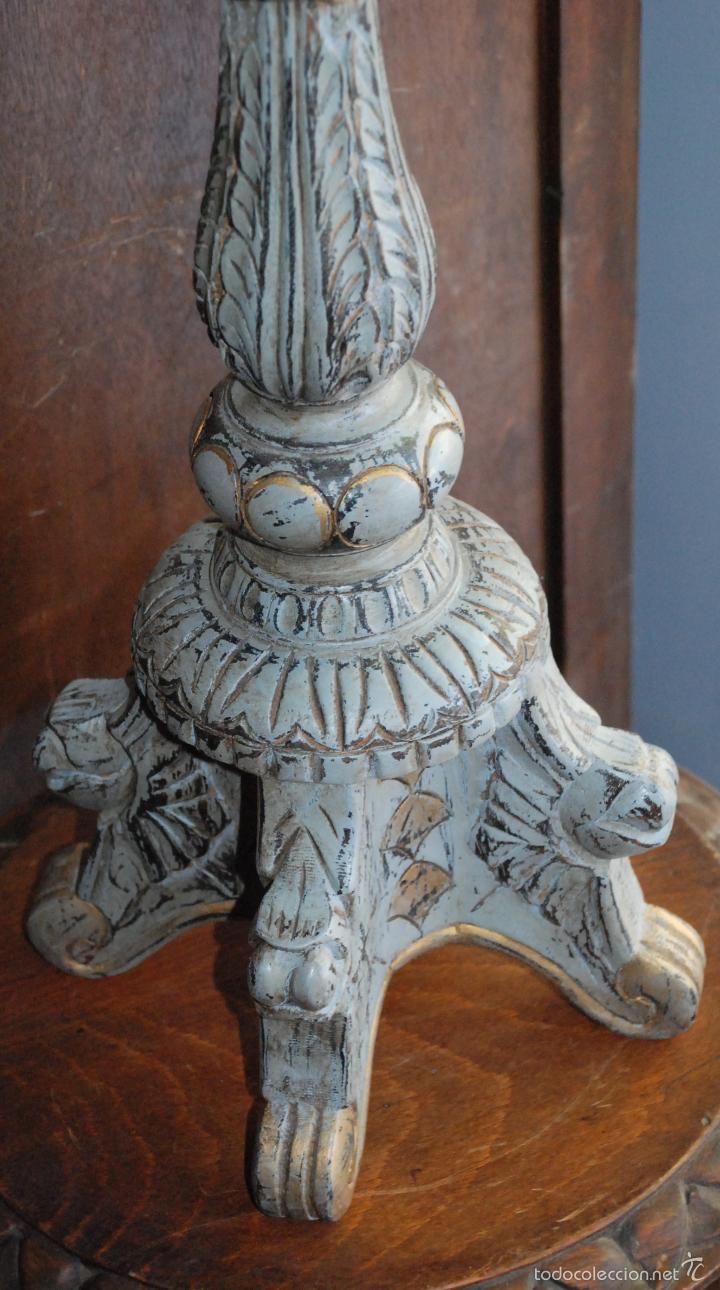 Antig&uuml;edades: MUY BONITO CANDELABRO DE MADERA DECAPADO EN GRIS - Foto 3