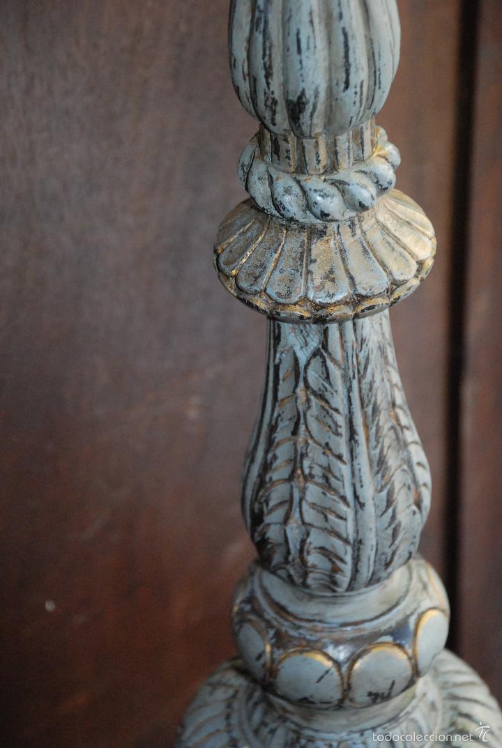 Antig&uuml;edades: MUY BONITO CANDELABRO DE MADERA DECAPADO EN GRIS - Foto 6