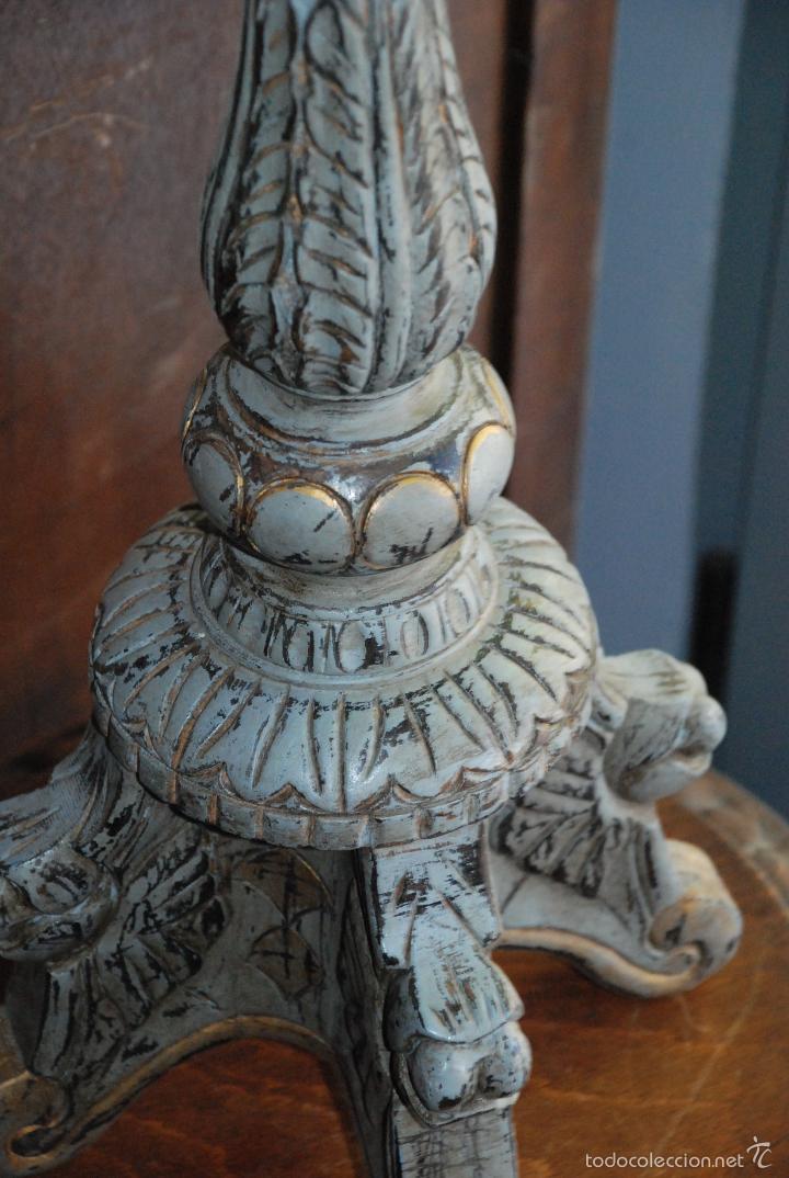 Antig&uuml;edades: MUY BONITO CANDELABRO DE MADERA DECAPADO EN GRIS - Foto 7
